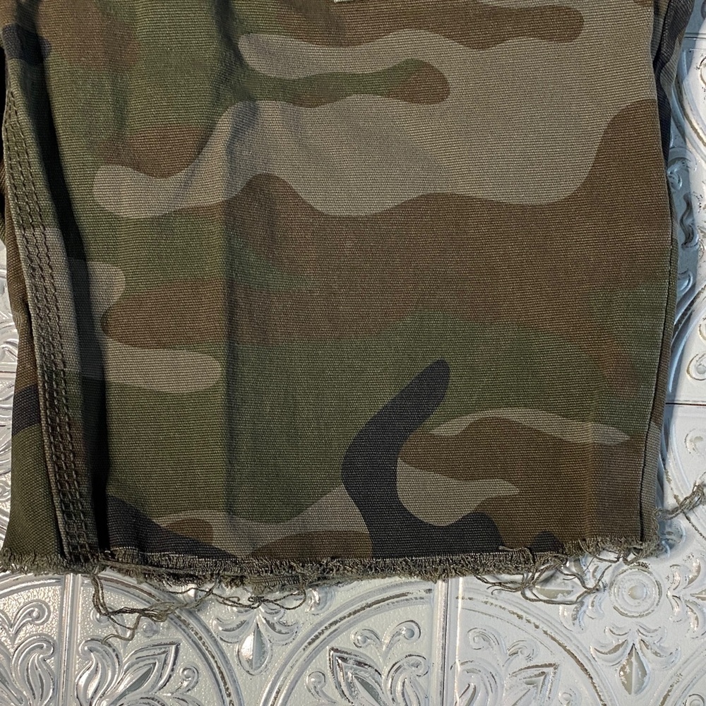 Time and Tru Women’s Camo Cargo High Rise Shorts DIY Cut Offs Size 12 - Picture 8 of 10